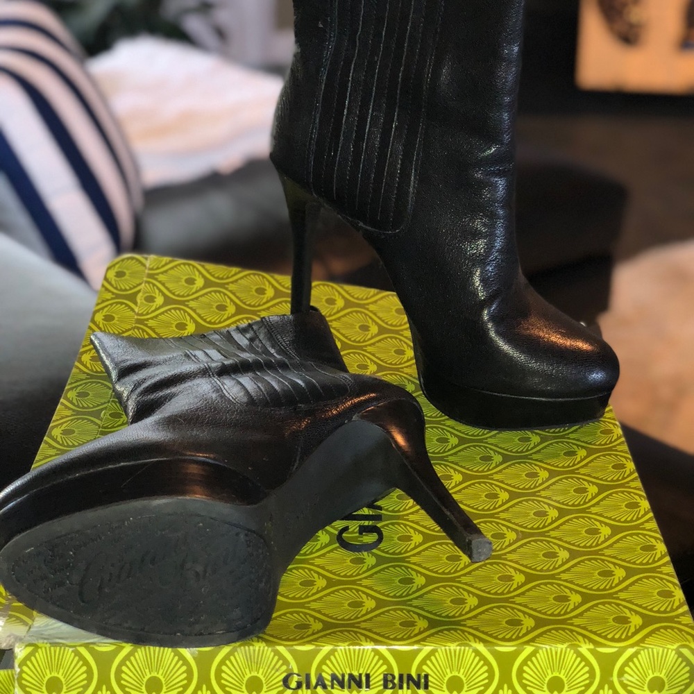 Gianni Bini heeled booties